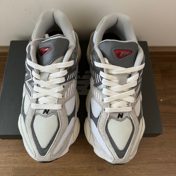 New Balance 9060 Sneakers In Grey 8.5 US - Picture 2 of 6